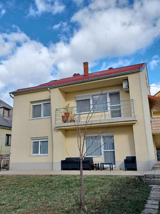 Stardust Apartman Pécs Kültér fotó